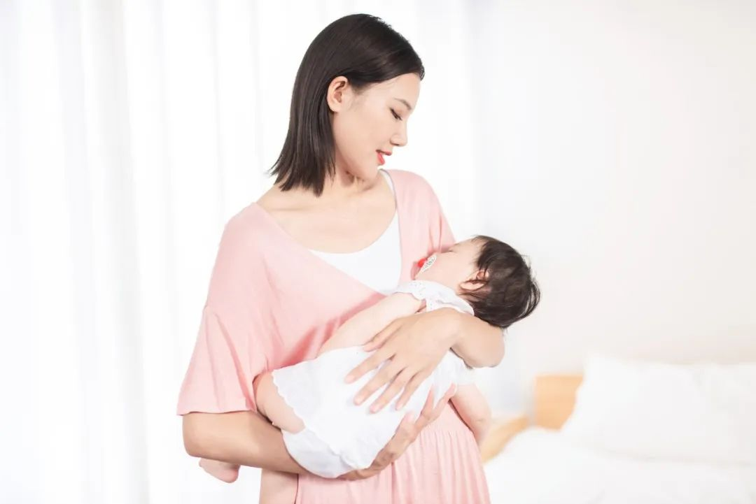 資深月嫂告誡：寶寶護(hù)理過程中，最容易犯這7個(gè)錯(cuò)誤，一定要小心