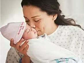 母乳喂養(yǎng)|2大方法讓寶寶順利吃上第一口奶！