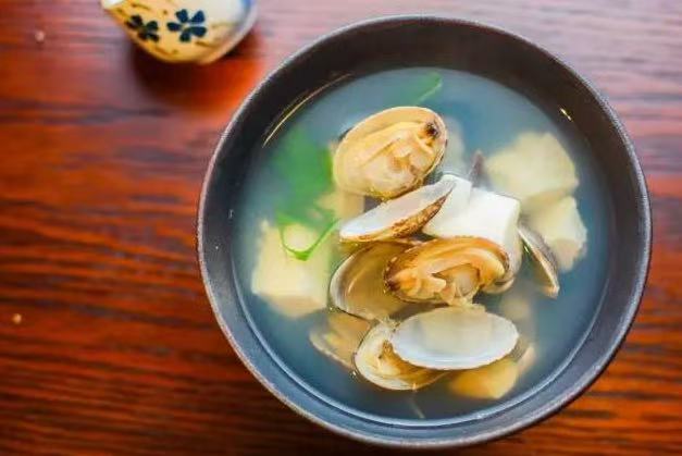 產(chǎn)后奶水不足是許多新媽媽面臨的困擾？9道催乳月子餐請(qǐng)收好